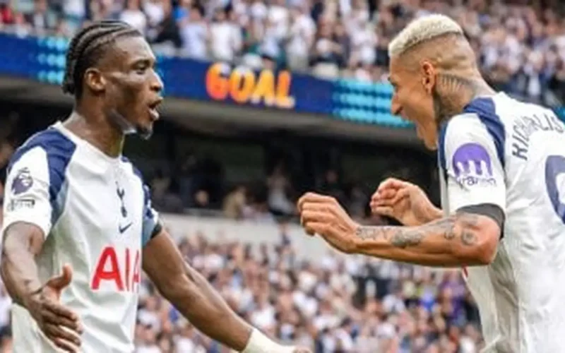 جدول مباريات الخميس والقنوات الناقلة للمواجهات المرتقبة في ملاعب كرة القدم العالمية